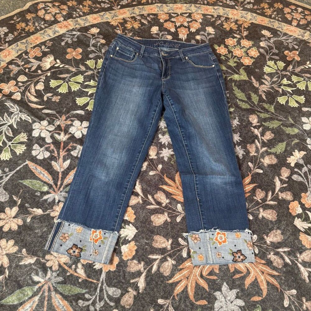 JAG Jeans Crop – Medium Wash | Embroidered Floral Cuff Detail | Size 10/30
